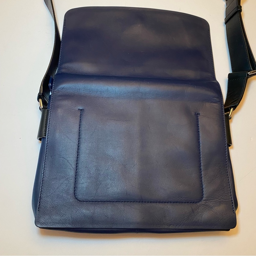 Banana Republic Navy Blue and Black Crossbody MessengerLeather bag. 17 inch drop - Picture 9 of 15